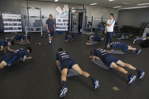 Também teve treino na academia do CT
