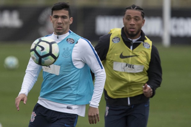 Balbuena e Kazim no treino desta terça-feira, o último antes de enfrentar o Avaí