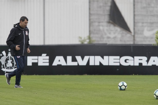 O treinador treinou o time pela última vez no CT