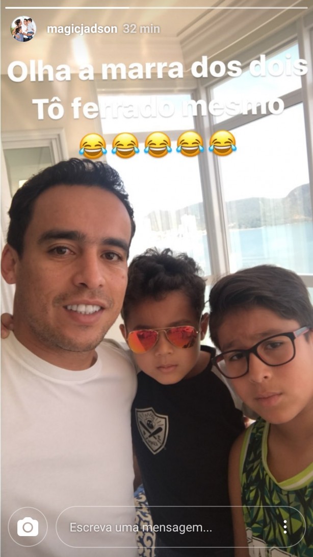 Jadson est em Floripa com os filhos, Miguel e Matheus