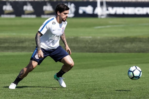 Fagner no treino da manhã antes do embarque para o Rio