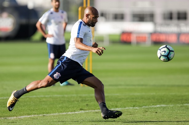 Felipe Bastos no treino após partida contra o Avaí