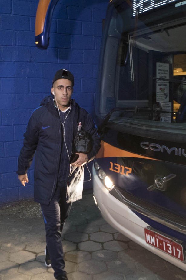Gabriel antes da partida contra o Avaí pelo campeonato brasileiro