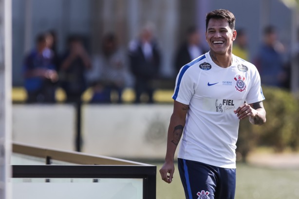 Giovanni Augusto será o substituto de Jadson no jogo contra o Fluminense