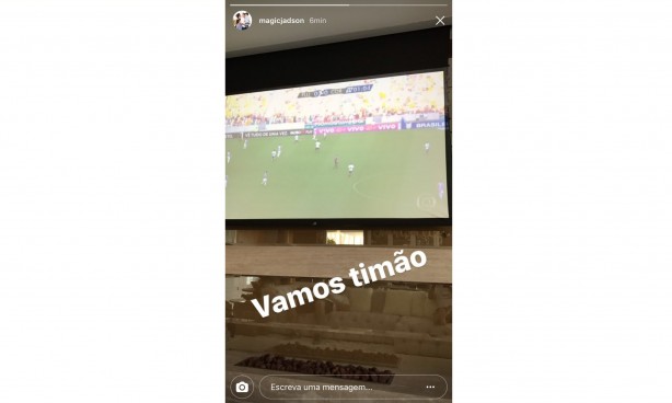 Jadson publicou imagem torcendo pelo Corinthians