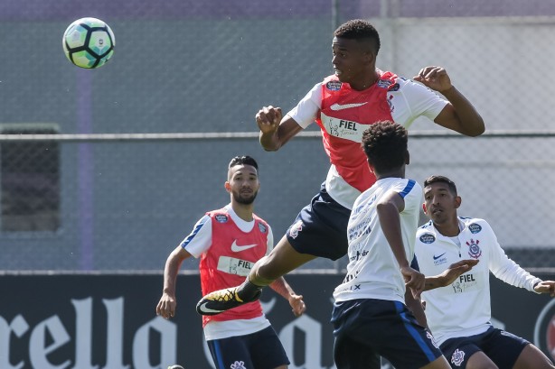 Jogadores no treino da manhã antes do embarque para o Rio