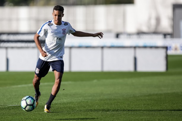Pedrinho no treino após partida contra o Avaí
