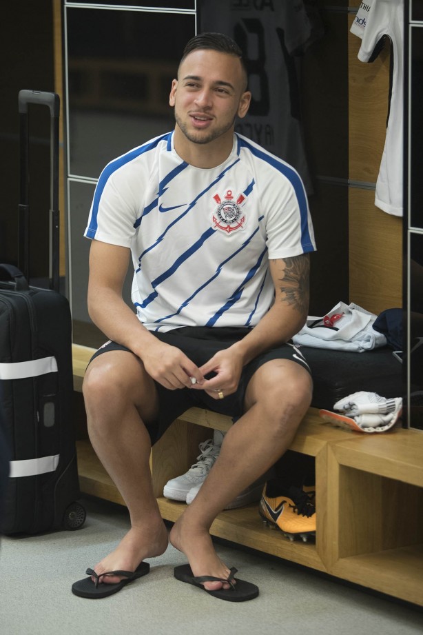 Maycon antes da partida contra o Patriotas pela Sulamericana