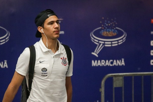Zagueiro Balbuena na chegada ao estádio antes da partida contra o Fluminense