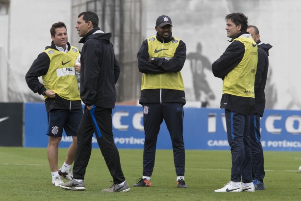 Comissão técnico durante o treino