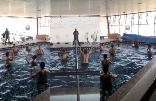 Titulares na piscina em imagens divulgadas pelo Corinthians