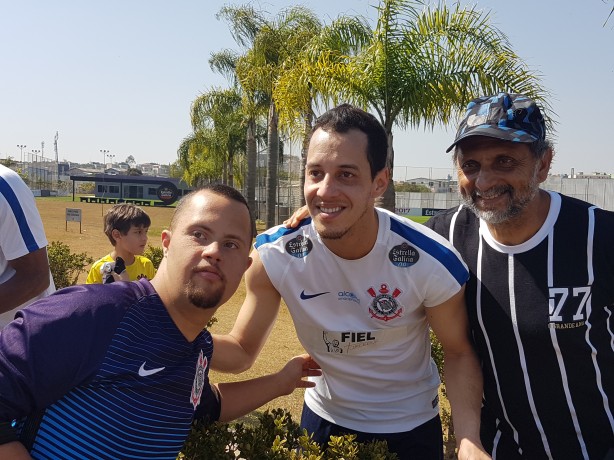 Pedro e Rodriguinho no CT do Corinthians