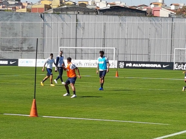 Vilson voltou a treinar com bola nesta quarta