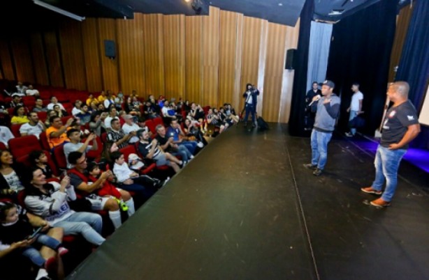 Edilson Capetinha também compareceu ao Parque São Jorge
