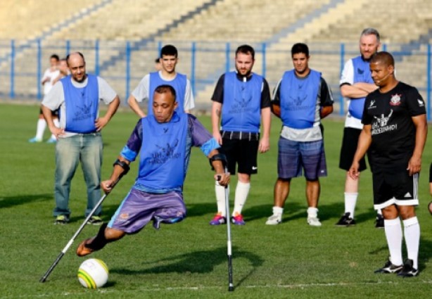 Evento contou com atletas do time de Futebol de Amputados do clube