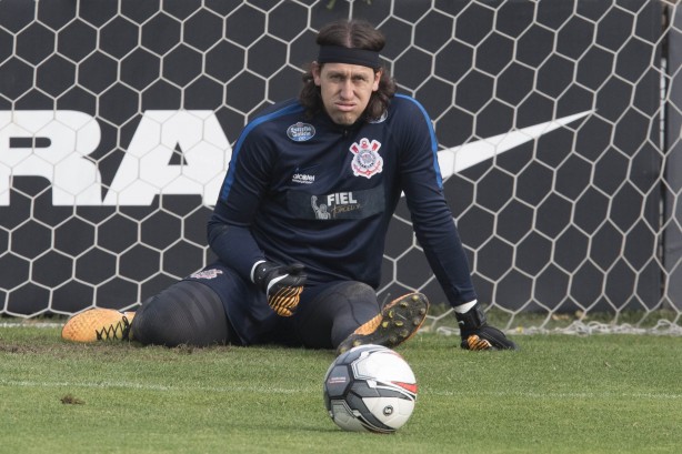 Goleiro Cssio durante seu treinamento defensivo