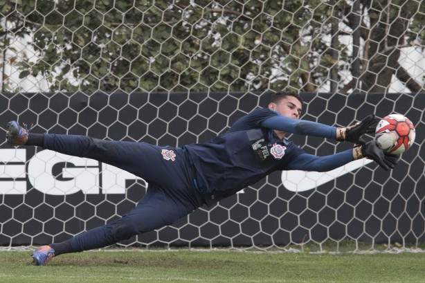 Goleiro fez primeiro treino com atletas profissionais do clube