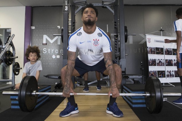 Kazim, durante treinamento na academia do CT