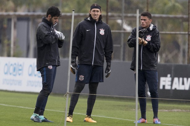 Goleiros realizaram trabalho específico no campo do CT Joaquim Grava