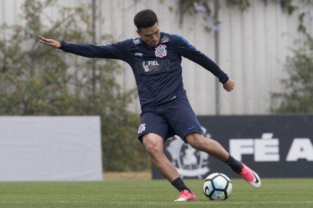 Marquinhos Gabriel, que retorna de lesão, participou do treinamento com bola