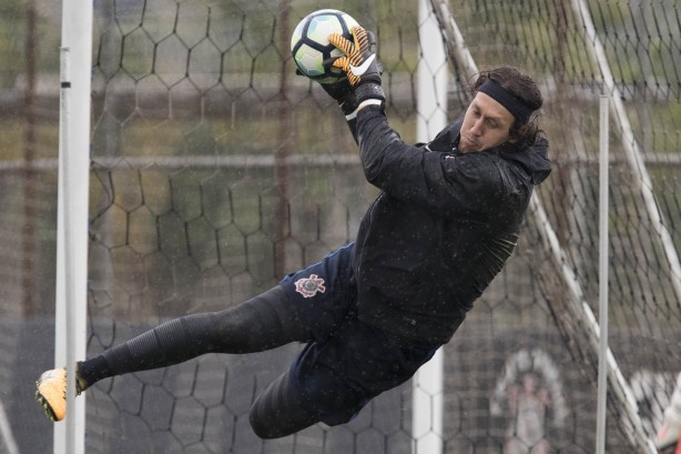 Titular, Cássio esteve em campo durante o trabalho tático