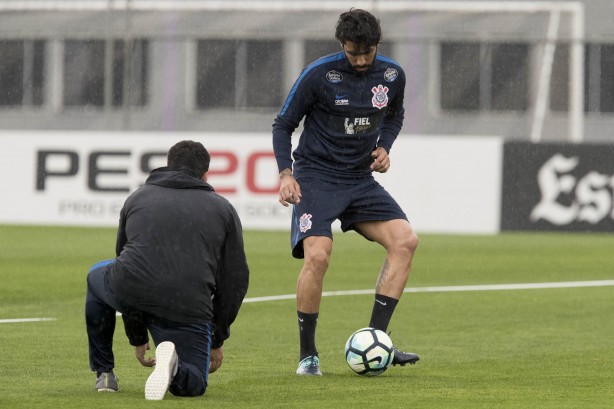 Vilson, que se recupera de lesão e ainda não atuou em 2017, apareceu em campo