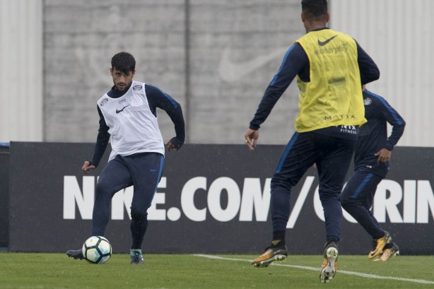 Guilherme Arana, Léo Santos e Vilson não entraram em campo no CT