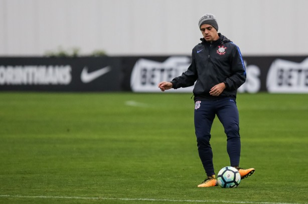 Lateral-direito Fagner em ação no Cento de Treinamento do Timão