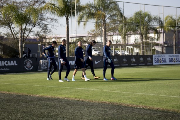 Goleiros do Corinthians no treinamento desta sexta-feira