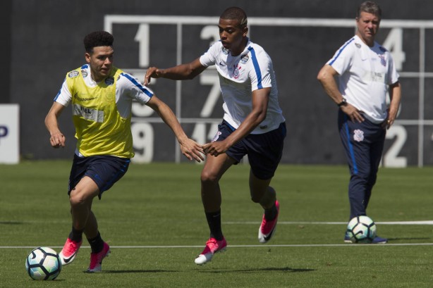 A atividade contou com treino em campo reduzido, com sete jogadores