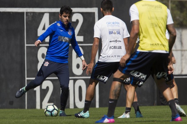 A equipe enfrenta um clássico contra o Santos, na Vila Belmiro, às 16h