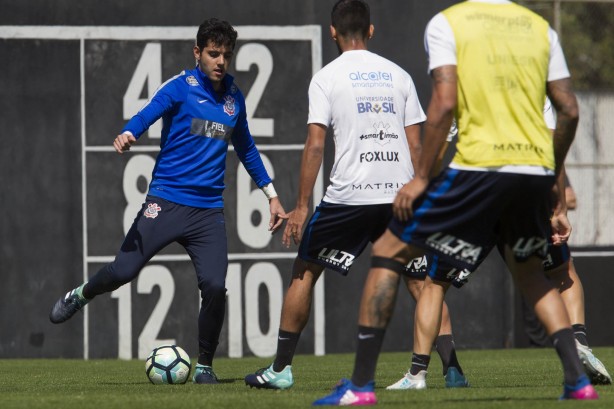 A equipe enfrenta um clssico contra o Santos, na Vila Belmiro, s 16h 