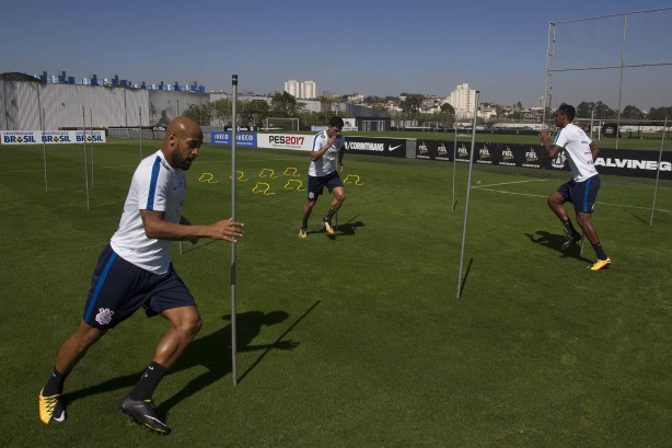 Na manhã desta segunda-feira, o elenco do Timão realizou treinamento tático