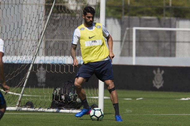 Vilson, que se recupera de lesão e ainda não atuou em 2017, apareceu em campo