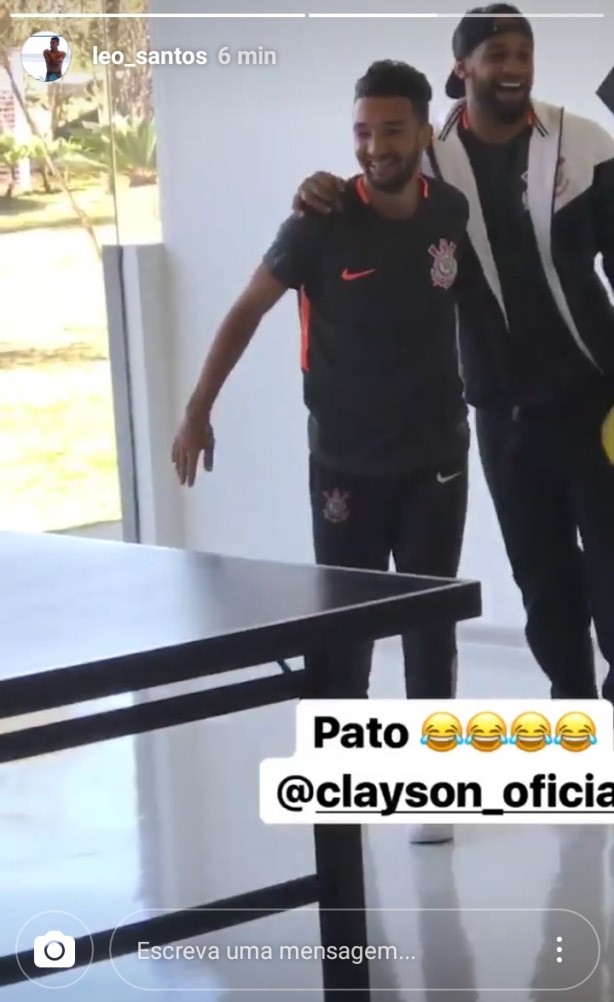 Imagem dos jogadores com o novo uniforme no CT