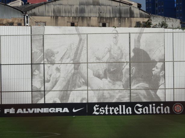 Ronaldo no alambrado em Prudente após seu primeiro gol em 2009
