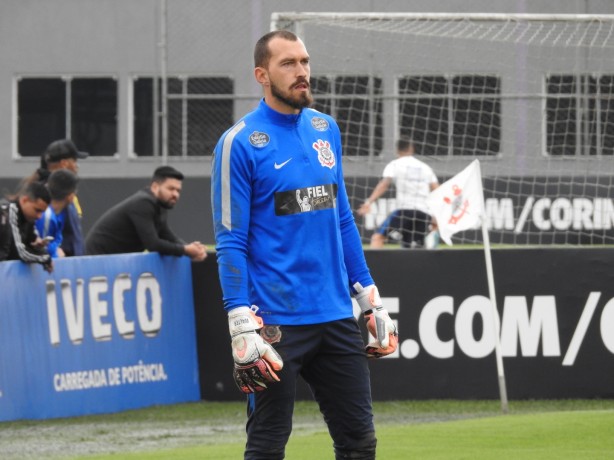 Walter foi o goleiro da equipe do Timão no primeiro tempo