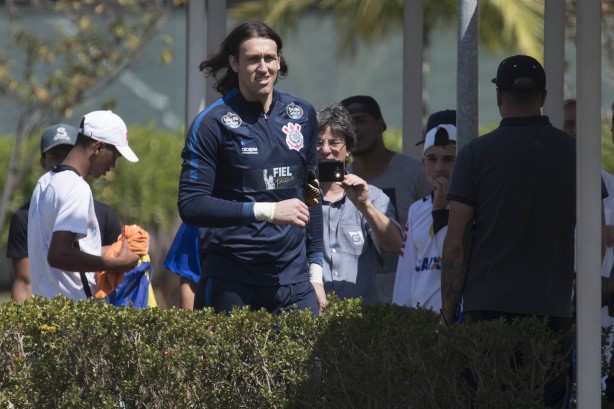 Voltando da Seleção, o goleiro Cássio também se apresentou com o elenco