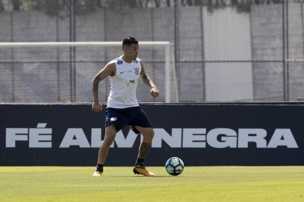 A equipe se prepara para um clássico contra o Santos