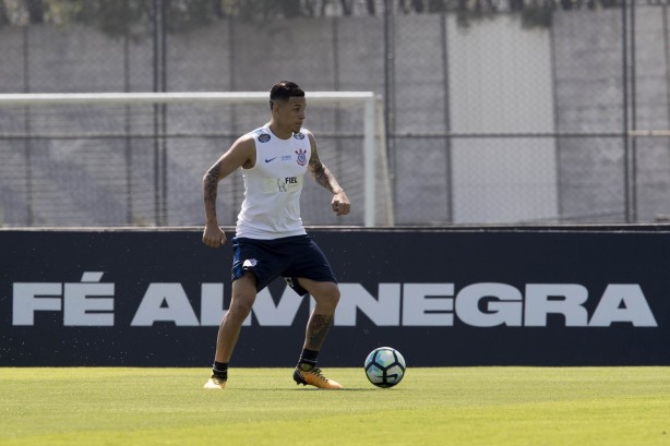 A equipe se prepara para um clssico contra o Santos