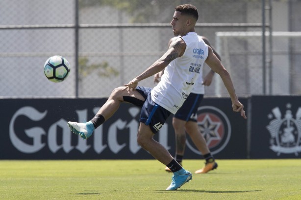 O Corinthians entra em campo neste domingo, na Vila Belmiro
