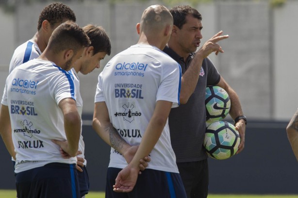 Ao contrário do esperado, Carille não poderá contar com o lateral-esquerdo Guilherme Arana