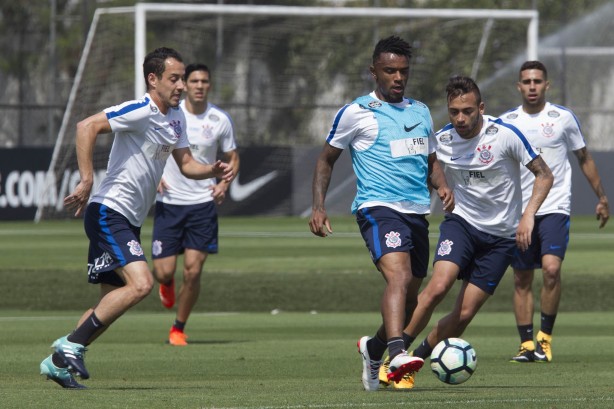 Neste sbado, o Corinthians realizou treinamento ttico no CT Joaquim Grava