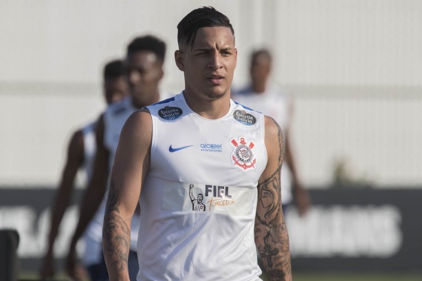 A grande novidade foi o lateral Guilherme Arana, que voltou a treinar com bola aps incmodo na coxa direita