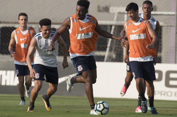 Nesta quinta, o Corinthians realizou atividade ttica no CT Joaquim Grava