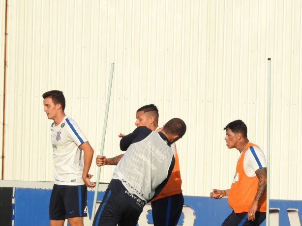 Arana acertou goleiro Walter com trave do treino