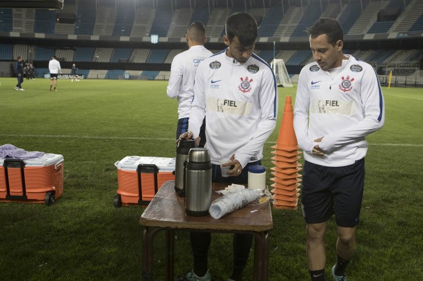 Camacho e Rodriguinho aproveitaram pausa para beber um cafzinho