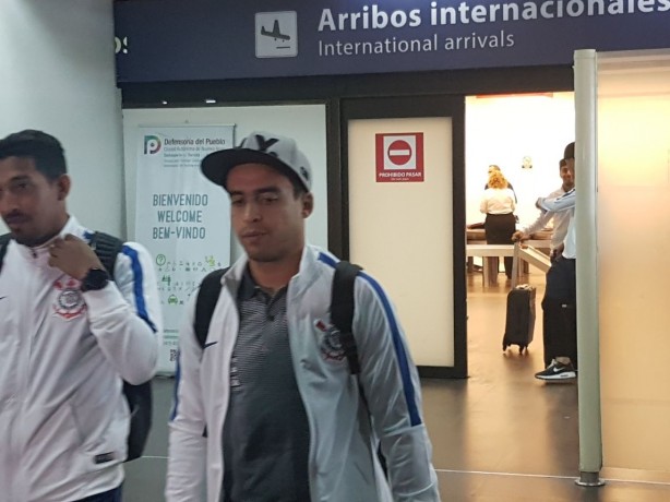 Jadson é mais um dos corinthianos a desembarcar na Argentina