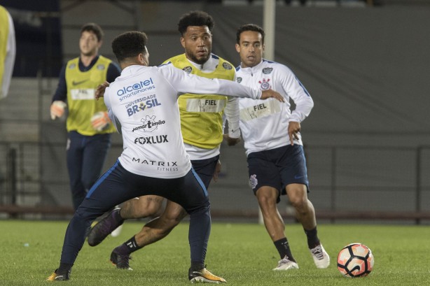 Kazim treinou forte e é opção para duelo na Argentina