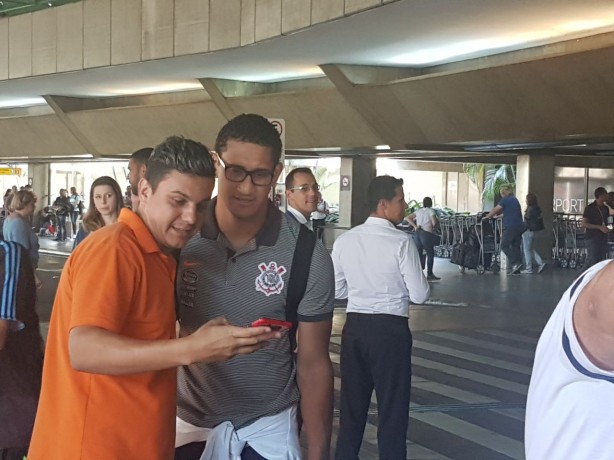 Pablo também parou para tirar fotos com torcedores